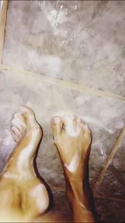 Alaine Crissiê feet photo thumbnail