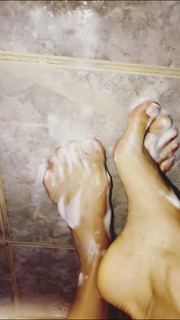 Alaine Crissiê feet photo thumbnail