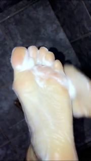 Alaine Crissiê feet photo thumbnail
