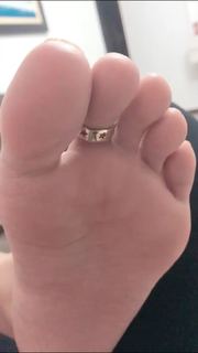 Alaine Crissiê feet photo thumbnail