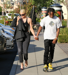 Kylie Jenner feet photo thumbnail