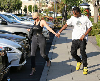 Kylie Jenner feet photo thumbnail