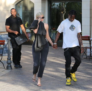 Kylie Jenner feet photo thumbnail
