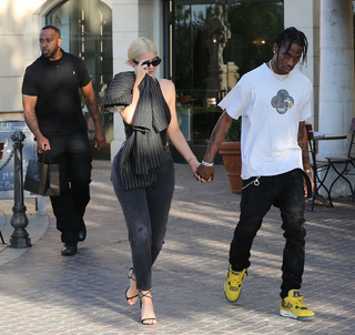 Kylie Jenner feet photo thumbnail