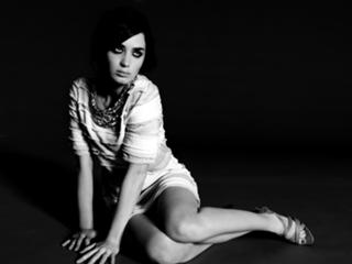 Emily Blunt feet photo thumbnail