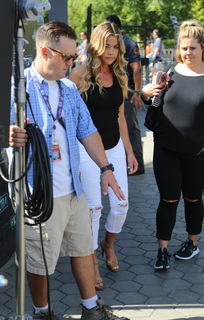 Denise Richards feet photo thumbnail