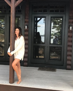 Cindy Crawford feet photo thumbnail