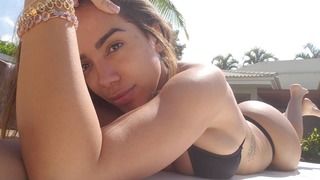 Anitta feet photo thumbnail