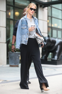 Rosie Huntington-Whiteley feet photo thumbnail