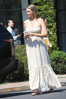 Paige Butcher feet photo thumbnail