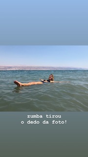 Carolina Dieckmann feet photo thumbnail