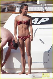 Alicia Vikander feet photo thumbnail