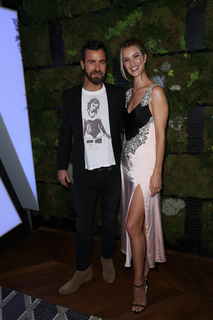 Rosie Huntington-Whiteley feet photo thumbnail