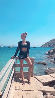 Marina Ruy Barbosa feet photo thumbnail
