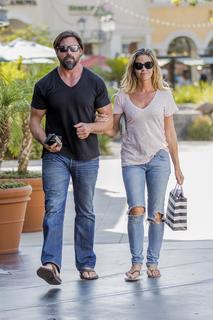 Denise Richards feet photo thumbnail