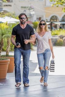 Denise Richards feet photo thumbnail