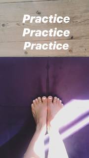 Kino MacGregor feet photo thumbnail