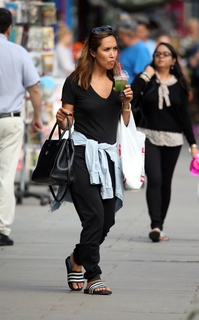 Myleene Klass feet photo thumbnail