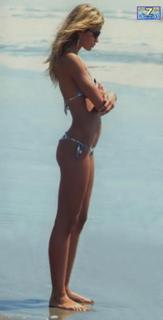 Elena Santarelli feet photo thumbnail