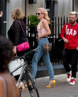 Pixie Lott feet photo thumbnail