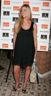 Denise Richards feet photo thumbnail