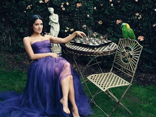 Salma Hayek feet photo thumbnail