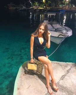 Xenia Tchoumitcheva feet photo thumbnail