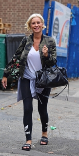 Denise Van Outen feet photo thumbnail