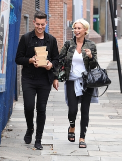 Denise Van Outen feet photo thumbnail