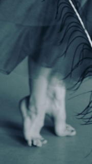 Aurora Aksnes feet photo thumbnail