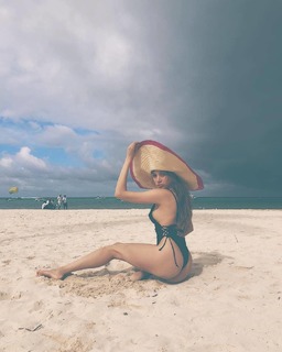 Xenia Tchoumitcheva feet photo thumbnail
