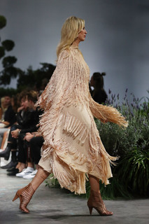 Karolina Kurkova feet photo thumbnail