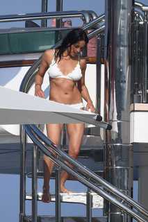 Michelle Rodriguez feet photo thumbnail