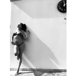 Isis Valverde feet photo thumbnail