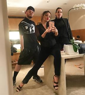 Isis Valverde feet photo thumbnail