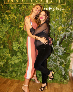 Isis Valverde feet photo thumbnail
