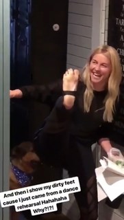 Julianne Hough feet photo thumbnail