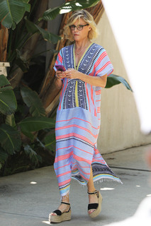 Julie Bowen feet photo thumbnail