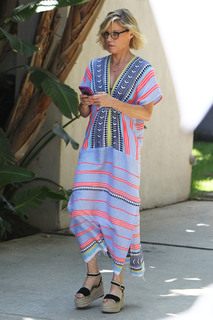 Julie Bowen feet photo thumbnail