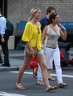 Heidi Klum feet photo thumbnail