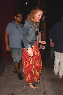 Leslie Mann feet photo thumbnail