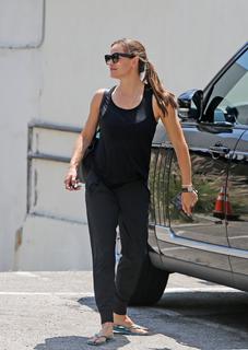 Jennifer Garner feet photo thumbnail