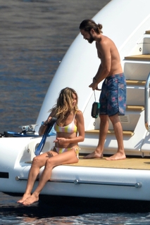 Heidi Klum feet photo thumbnail