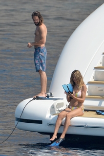 Heidi Klum feet photo thumbnail
