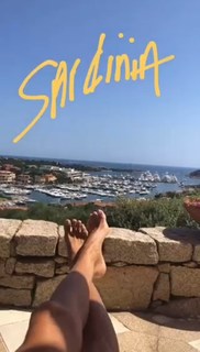Brooke Burke feet photo thumbnail