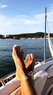 Brooke Burke feet photo thumbnail
