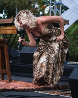 Joss Stone feet photo thumbnail