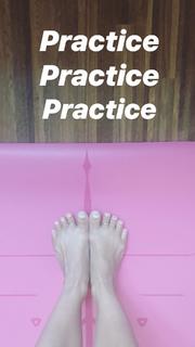 Kino MacGregor feet photo thumbnail
