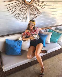 Xenia Tchoumitcheva feet photo thumbnail