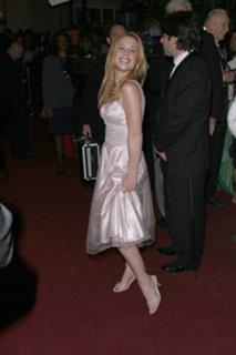 Tara Lipinski feet photo thumbnail